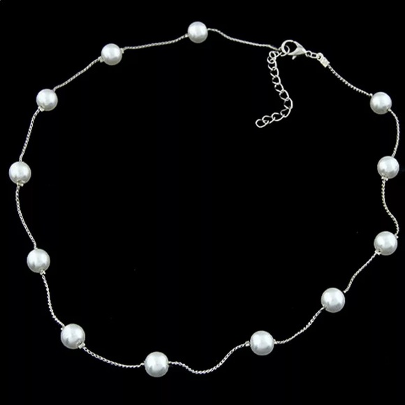New Classic Simulated Pearls Necklace - Picture 4 of 4